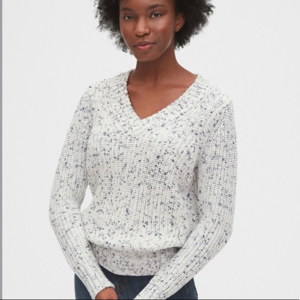 GAP Marked V Neck Sweater
